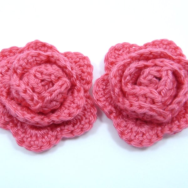 Appliques au crochet, fleurs au crochet, 2 petites roses au crochet, carderie, scrapbooking, appliques, embellissements artisanaux, accessoires de couture.