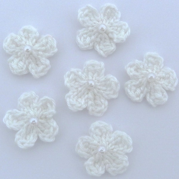 Applique au crochet, 6 petites fleurs blanches au crochet, fabrication de cartes, scrapbooking, appliques, fait main, coudre sur des embellissements de patchs