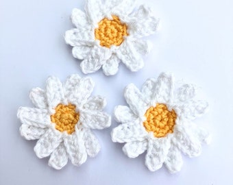 Crochet applique, crochet flowers, 3 crochet daisy appliques, cardmaking, scrapbooking, applique, handmade , sew on patches embellishments