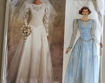 Vogue Bridal 1519 Original Vintage Misses en Misses Petite. Bruidsjurk en petticoat. Maat 8. Uitgebracht in 1985.