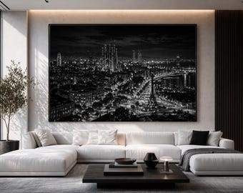 Fotografia notturna dello skyline di Barcellona - Sagrada Familia in bianco e nero.