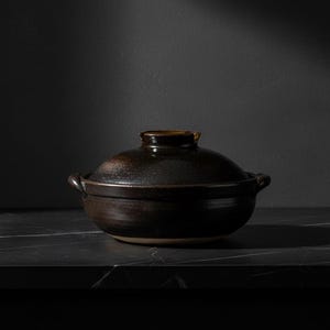 Marmite donabe en céramique rustique faite main, marmite en grès bronze foncé, batterie de cuisine de 1,5 L à 3 L