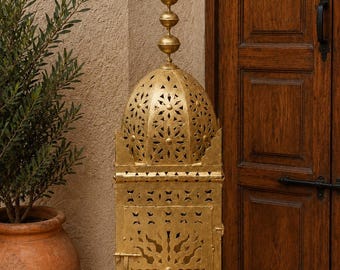 Farol de pie marroquí de hierro forjado hecho a mano – Decoración oriental para el hogar pintada en dorado