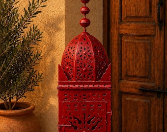 Lanterne marocaine faite main en métal rouge - Grande lanterne bougie orientale - Décoration bohème marocaine - Lampe en fer découpée complexe