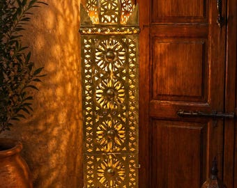 Lanterna da terra marocchina in metallo dorato realizzata a mano – Decorazione per la casa in stile boho orientale
