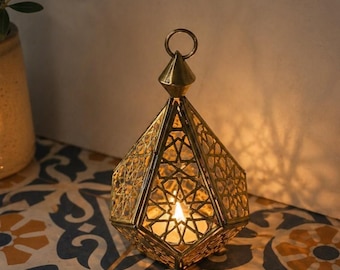 Piccola lanterna marocchina in ottone fatta a mano – Portacandele decorativo marocchino – Lanterna geometrica in ottone – Arredamento boho orientale per la casa