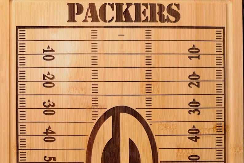Custom Football Cutting Board, Personalized Green Bay Packers Fan Charcuterie Board, Serving Tray, Engraved Football Field Kitchen Decor bild 8