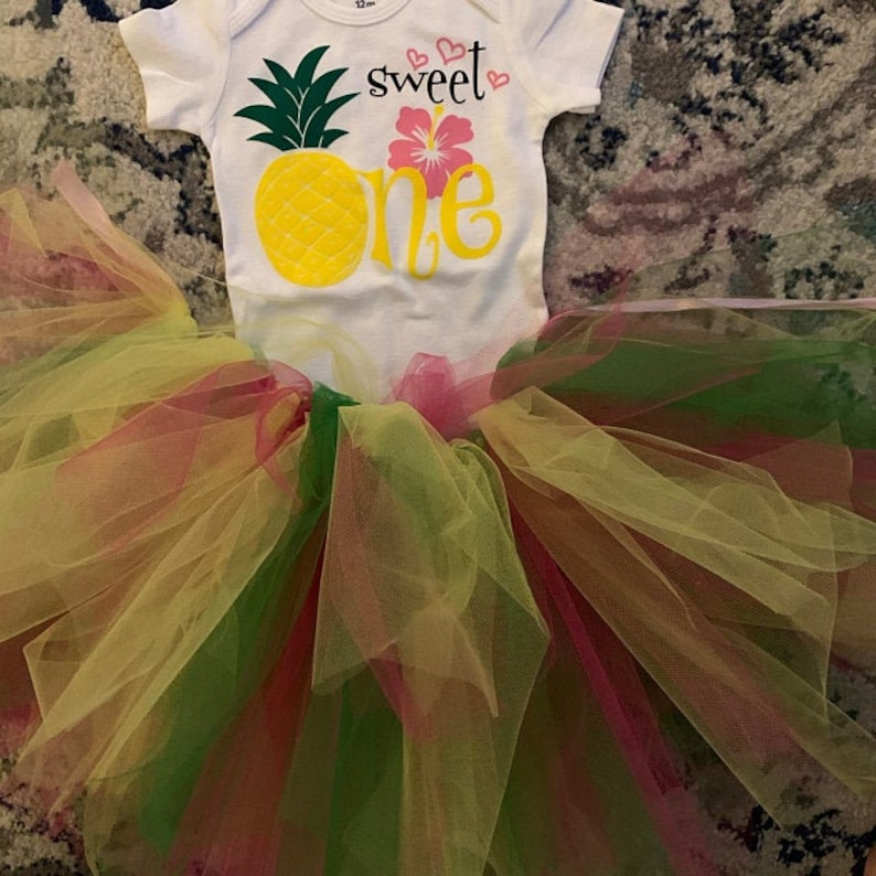 Download Sweet Pineapple ONE SVG Dxf fruit svg Silhouette & Cricut ...