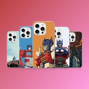 Op de afbeelding: Een verzameling van vijf telefoonhoesjes met illustraties van het Transformers-personage Optimus Prime. De hoesjes tonen Optimus Prime in verschillende poses en kleurenschema's, tegen achtergronden van blauw, oranje en vurige tinten.