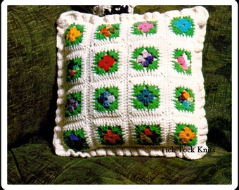 No.318 Crochet Pillow Pattern PDF - Vintage Flower Garden Pillow With Ruffle Edge - Granny Square Throw Pillow - Retro Crochet Pattern