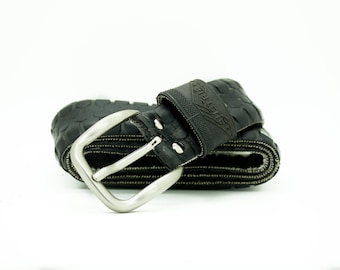 Fahrradreifengürtel "Austria" (upcycled vegan handmade) von tirebelt.com - Kollektion 2022