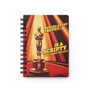 Scriptsupervisor Spiral Journal | Achter elke trofee | Scripty-cadeau | Notitieboek Filmploeg | Productie 101