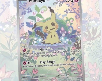 Op de afbeelding: Een Pokémon-verzamelkaart met Mimikyu, een geel en zwart wezen, tegen een bloemenachtergrond. De kaart toont de naam "Mimikyu", HP 70 en spelinstructies. De kaart is omgeven door een decoratieve bloemenrand.