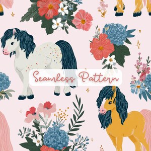 Könnte beinhalten: Ein nahtloses Muster mit Illustrationen von Ponys mit dunklen Mähnen und Schweifen, durchsetzt mit Gruppen aus roten, blauen und weißen Blumen auf hellrosa Grund. Der Text Seamless Pattern steht zentriert in einem weißen Rechteck.