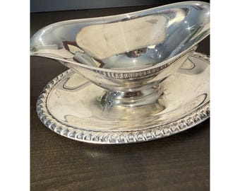 WM Rogers 813 Silverplate Double Pour Gravy Boat Sauce Boat Attached Underplate