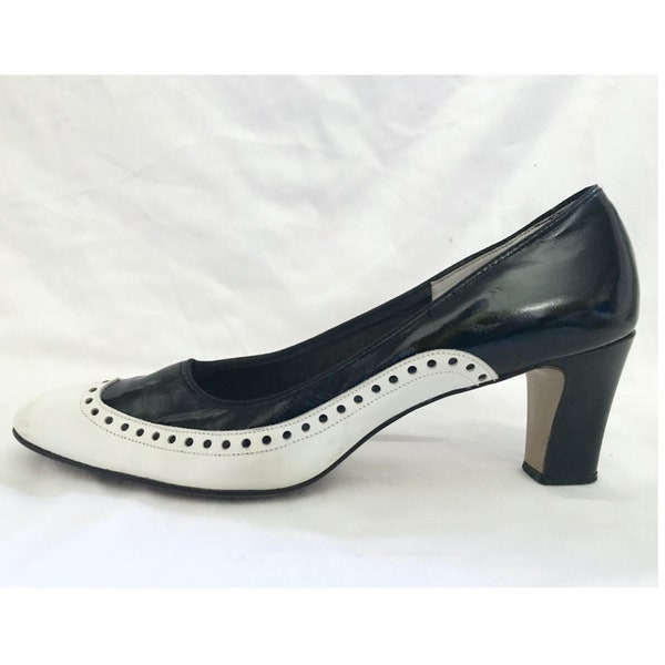 Vintage Black and White Specator Pumps (Women's Size 8 AAA)