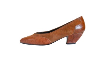 Vintage Brown Spectator Pumps (Women's Size 7)