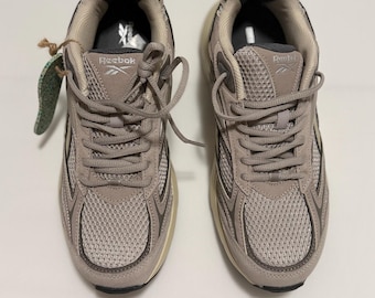 VIRAL!!!! Reebok Unisex Grå Löparskor Sneakers Storlek 8.5