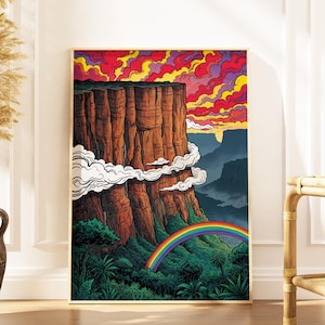 Può includere: Una stampa artistica rettangolare verticale che raffigura un'imponente scogliera marrone circondata da una lussureggiante vegetazione giungla. Un arcobaleno vibrante si inarca sopra gli alberi, mentre nuvole bianche stilizzate fluttuano accanto alla roccia sotto un cielo rosso e giallo.