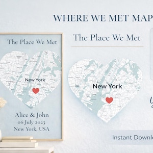 以下が含まれることがあります： Where We Met Mapというタイトルの額入りマッププリント。ニューヨークのハート型地図、赤いハートのアイコン、Alice & Johnという名前、2023年7月6日の日付、New York, USAという場所が記載されています。名前、日付、場所を追加するオプションが含まれています。