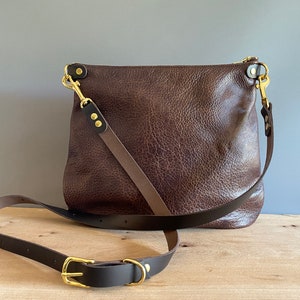 Grand sac à main en cuir souple marron noyer GRANDE TAILLE, bandoulière réglable, sac de boulettes décontracté de tous les jours, cadeau d'anniversaire personnalisé