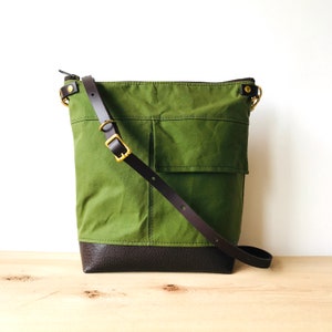Large crossbody purse bag - INCH - Green waxed canvas leather base  - waterproof zipped shoulder purse adjustable leather strap byHOLMgoods