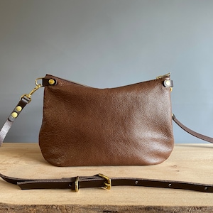 Leather Crossbody Purse ISLA HANDY BAG Oak Brown Adjustable