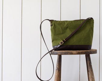 crossbodytas van gewaxt canvas - minimalistisch ontwerp, verstelbare leren band - lederen basis