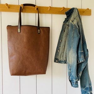 Leather tote shoulder bag full width zipper lined with internal zipped pocket handmade by HOLMgoods minimalist brown leather tote