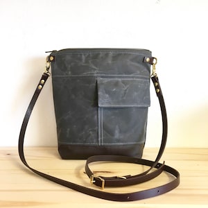 Crossbody bag - INCH - Grey waxed waterproof canvas - zipped shoulder purse - adjustable leather crossbody strap made byHOLM
