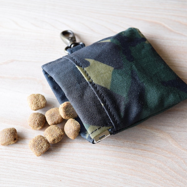 dog poop bag carrier / dog treat pouch / poo bag dispenser waxed canvas / dog puppy training / waterproof pouch bag / waste bag holder