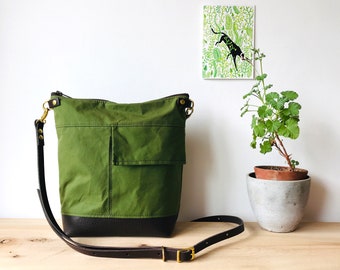 Crossbody bag - INCH - Green waxed canvas  - waterproof zipped shoulder purse - adjustable leather crossbody strap made byHOLMgoods