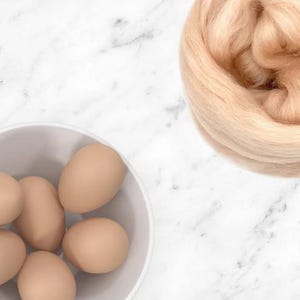 4oz. Eggshell Combed Corriedale Wool Premium Top Roving for Needle or Wet Felting or Spinning FREE SHIPING
