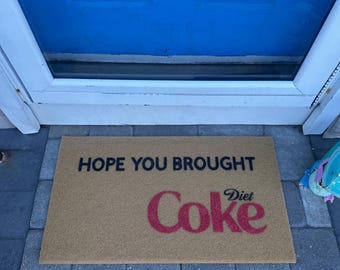 Felpudo "Espero que hayas traído Coca-Cola Light" (17x30) – Posiblemente el único que existe.