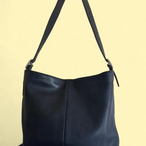 COACH Vintage 9406 Authenticated Black Leather Coach bag with Silver Hardware