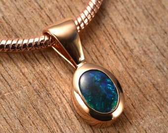 Collier avec pendentif opale, opale noire, or rose 10 carats, 0,43 carat, collier avec pierre verte trèfle, or P1930A007