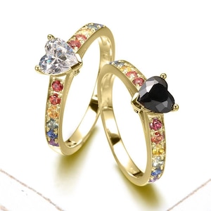 Anillo de compromiso con corazón negro y banda de zafiro arcoíris genuino en oro amarillo de 14 quilates Anillo de as de corazones R2094-YG