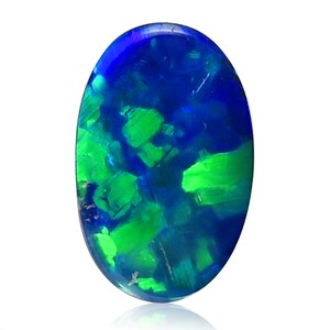 Könnte beinhalten: Ein ovaler Opal-Edelstein in Blau und Grün mit einem leuchtenden, irisierenden Schimmer.