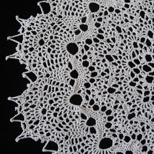 Crochet round Spellbinding 17 inch doily image 4