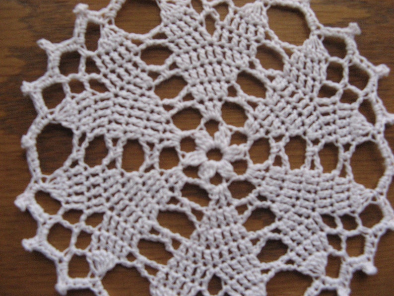 Round heart's desire 6 inch doily image 3