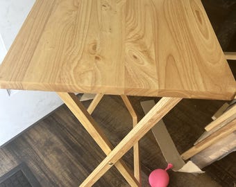Mesa auxiliar plegable de 4 piezas para TV, ideal para la sala de estar.