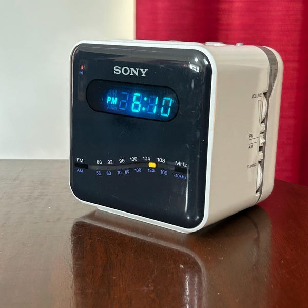 Radio reloj Sony Dream Machine de los años 70. ¡En perfecto estado y funcionando a la perfección!
