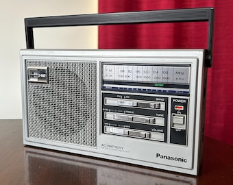 1980s Panasonic am/fm radio great sound, period look, sweet design. Working perfectly.