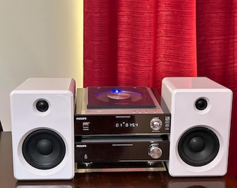 Micro Entertainment System made by Phillips. AM FM CD and mp3. Clean and working.