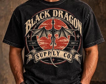 T-shirt vintage Black Dragon Supply Co. con grafica / Fantasia gotica, ispirata ai tatuaggi (Comfort Colors)