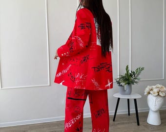 Chaqueta y pantalón de mujer de corte holgado, color rojo con estampado de Monroe.