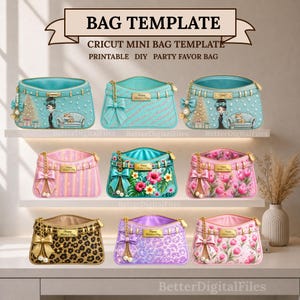 Può includere: Una collezione di modelli di mini borse con vari design, tra cui floreali, stampa leopardata e stili a fantasia. Ogni borsa presenta un fiocco, una tracolla a catena e il testo "Happy Mother's Day". Le borse sono esposte su scaffali con il testo "BAG TEMPLATE".