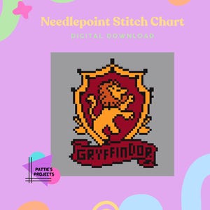 Puede incluir: Un gráfico digital de punto de aguja que presenta un escudo pixelado con un león dorado sobre un fondo rojo oscuro, rodeado por un borde dorado. Debajo del escudo hay una cinta roja oscura con el texto GRYFFINDOR. El texto es visible en la imagen.