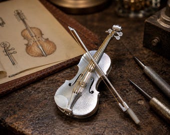 Matte Brass Violin Brooch – Miniature Instrument Lapel Pin, Antique Gold Bird Badge.