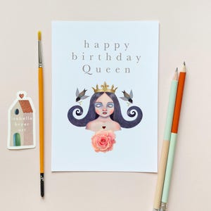 Carte de voeux joyeux anniversaire Reine - Fille couronnée de roses - Carte d'anniversaire faite main pour elle - Carte vierge 5 x 7 avec enveloppe
